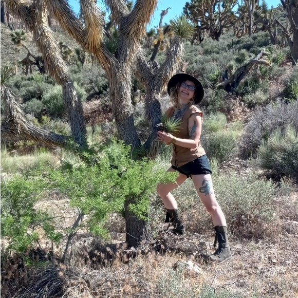 Meet your Posher, Jodee - Picture 2 of 4